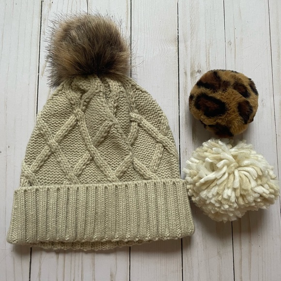 Tan neutral beanie with interchangeable hat toppers - Picture 1 of 5